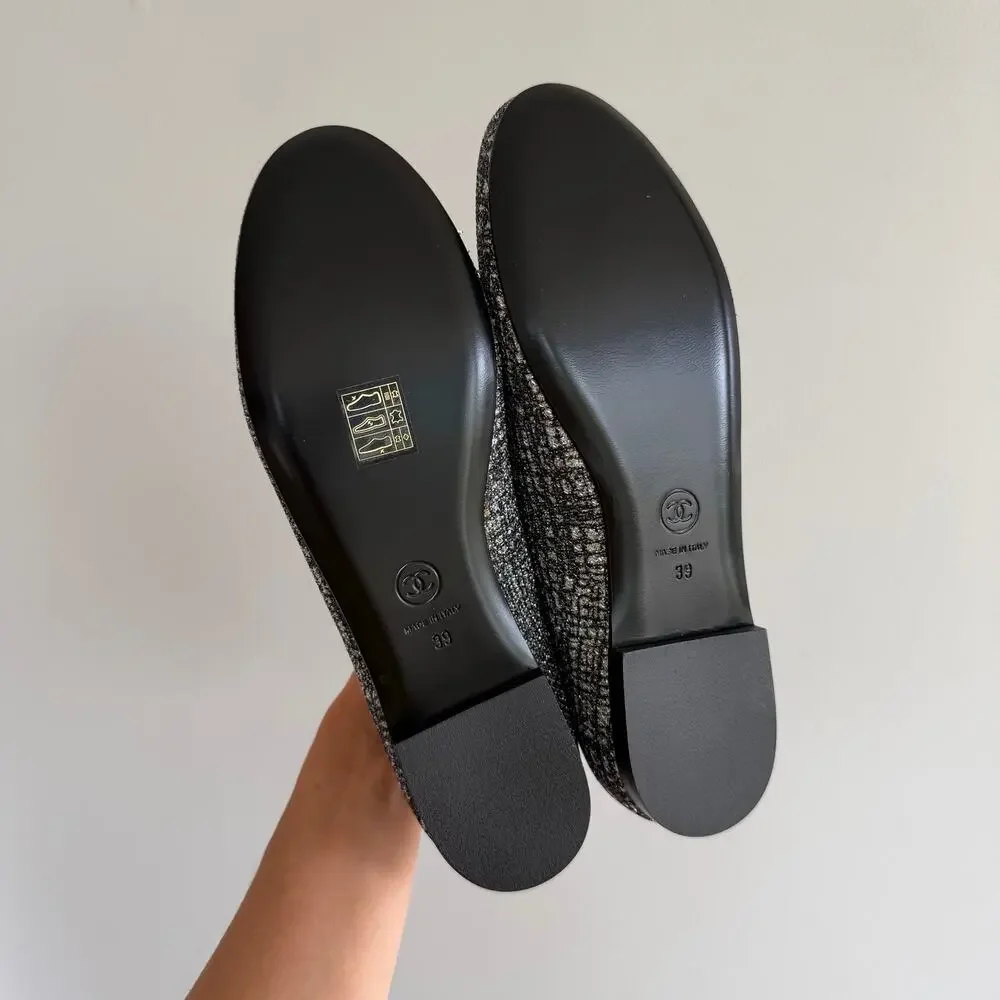Chanel Fantasy Fabric Grosgrain Tweed CC Mocassin Loafers 39 Silver Black 9 NEW